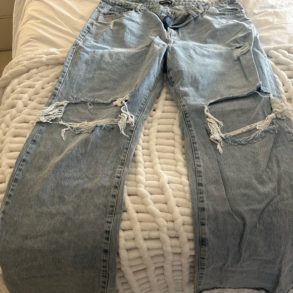 pretty little thing Distressed Blue Jeans - Picture 1 of 3